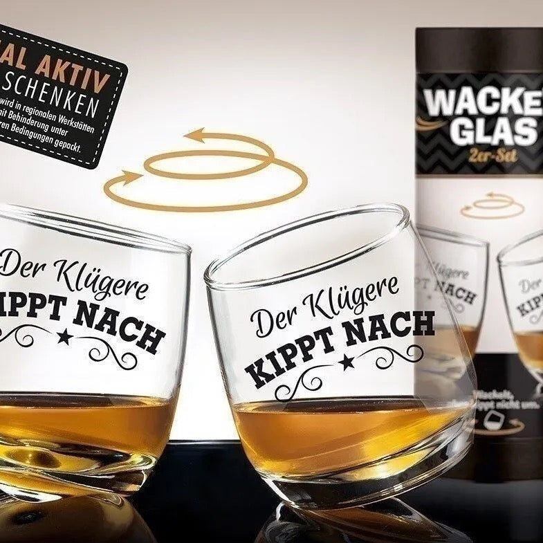 Wackelglas „Der Klügere kippt nach“ 2er Set – Lustige Trinkgläser mit Spruch, je 200 ml
